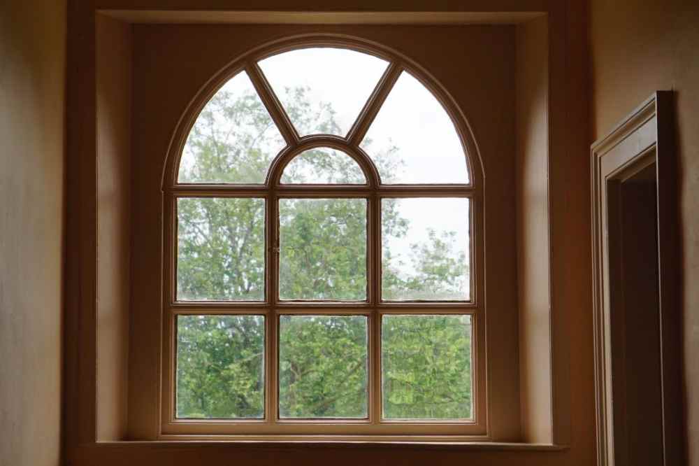 interior rumah jendela kayu