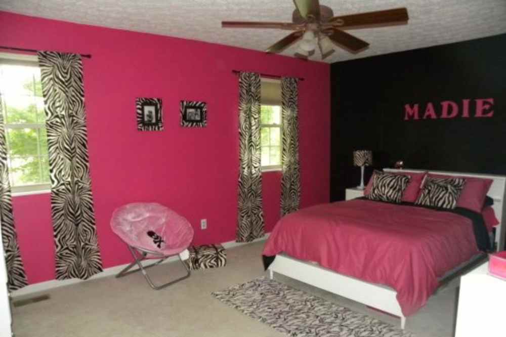 kombinasi cat rumah warna hitam dan pink
