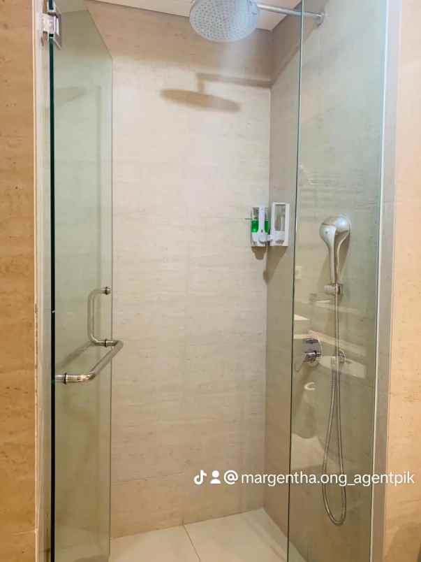 apartemen gold coast pik lantai middle full furnish