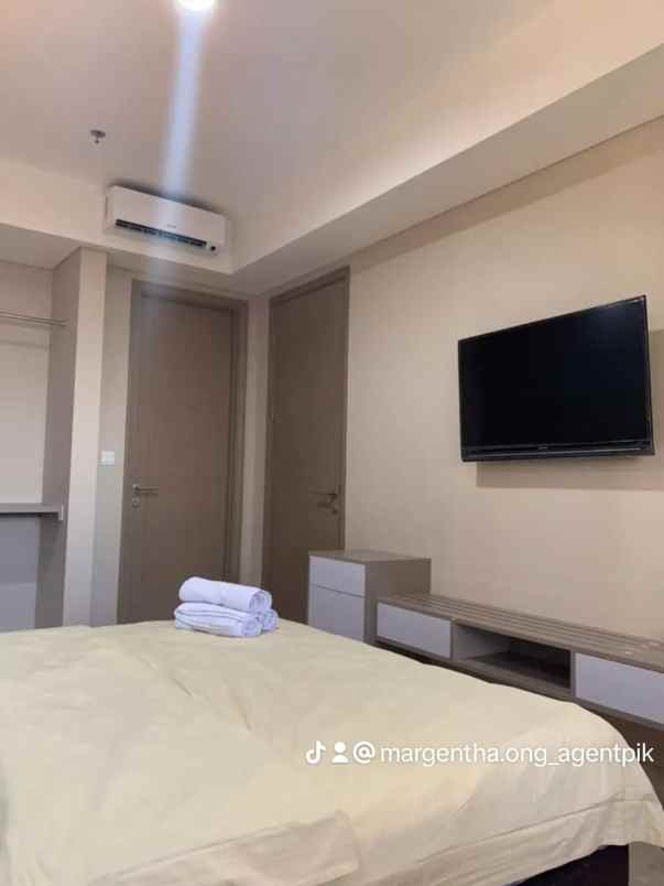 apartemen gold coast pik lantai middle full furnish