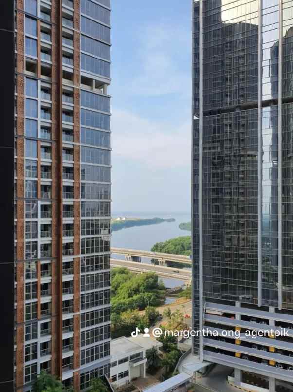 apartemen gold coast pik lantai middle full furnish