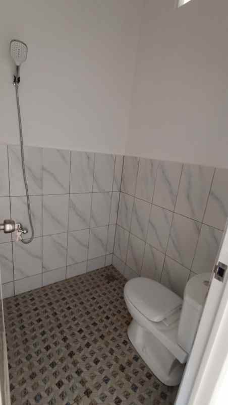 dijaul rumah 450jt di komplek graha yudistira kendal