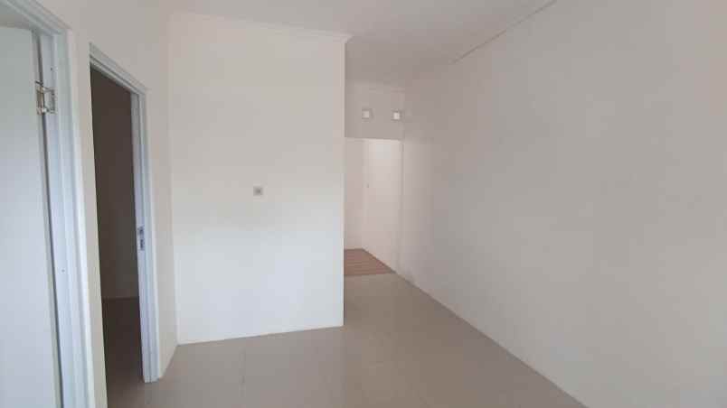 dijaul rumah 450jt di komplek graha yudistira kendal