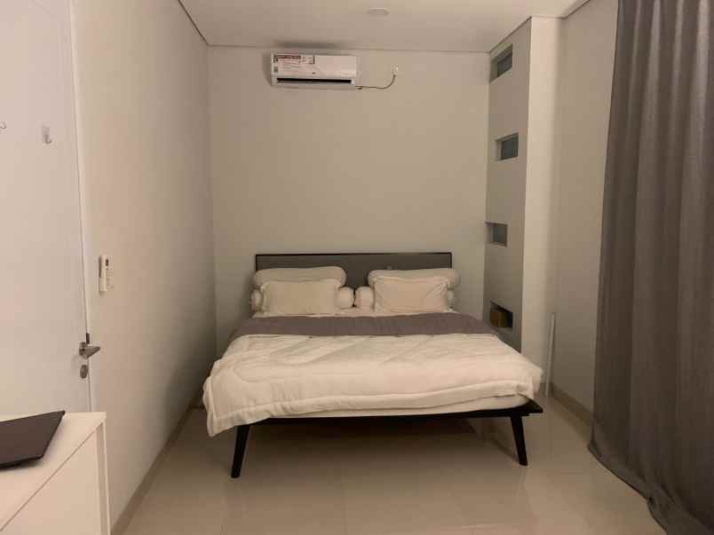 dijual cepat rumah bagus 2 lantai fullfurnish jgc