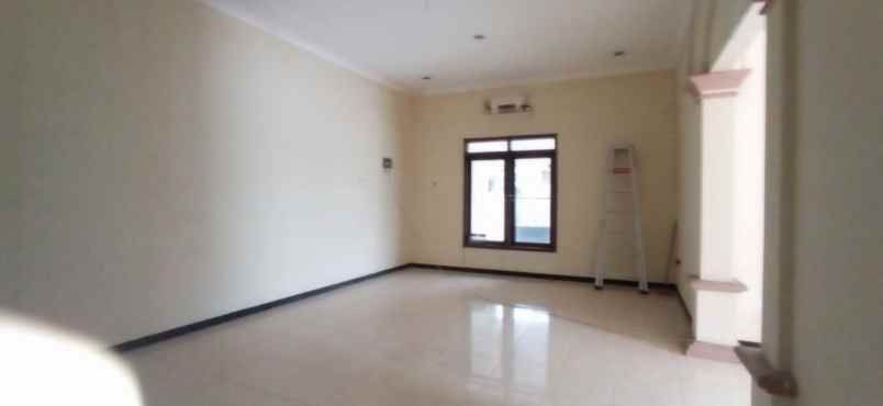 dijual cepat rumah cantik di baruk utara rungkut merr