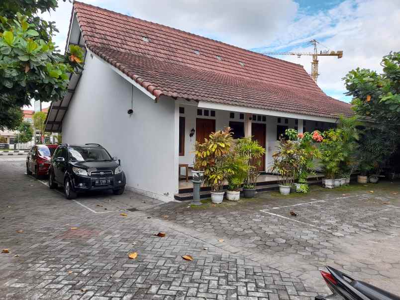 dijual hotel jl ringroad utara no 14