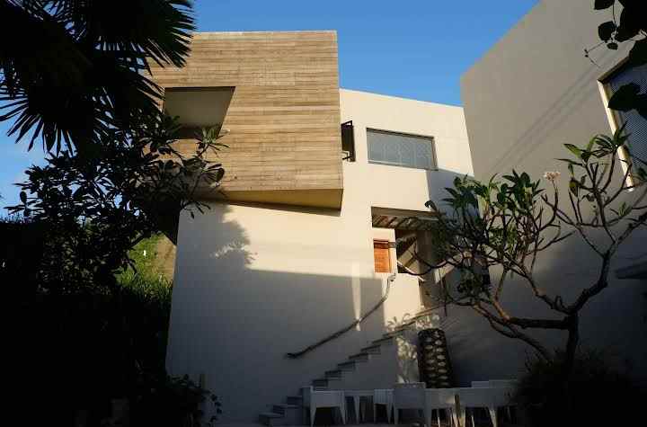 dijual hotel raya canggu