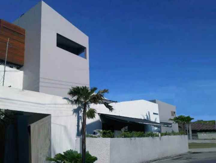 dijual hotel raya canggu