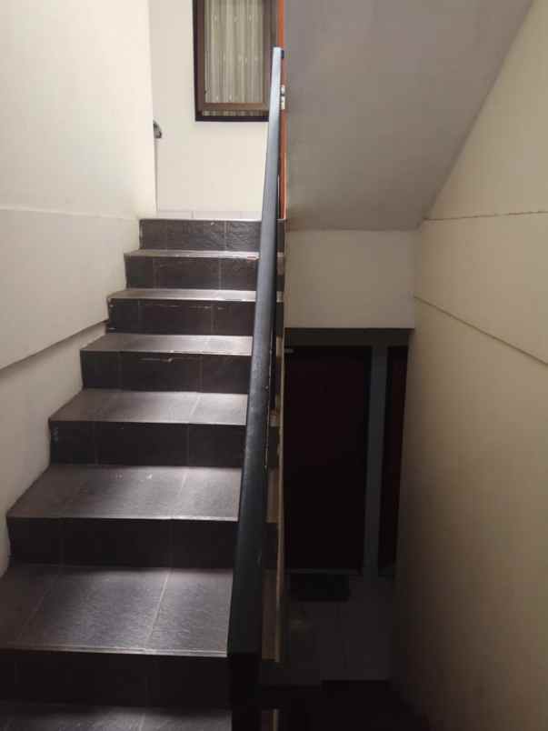 dijual kost lengkong kecil