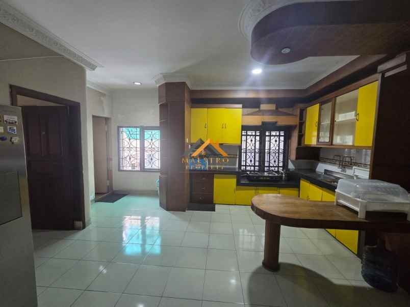 dijual ruko hook jl m h thamrin simpang jl ansari