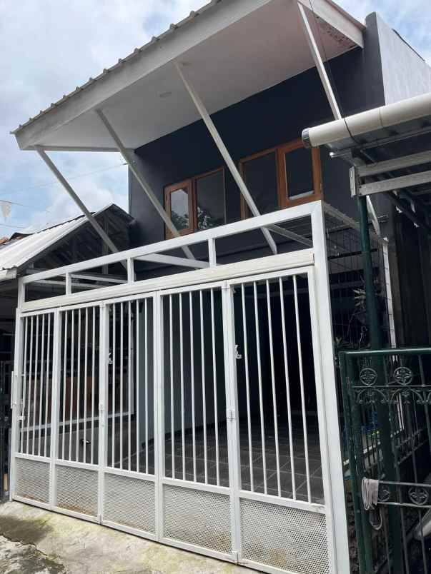 dijual rumah 1 km kampus upn