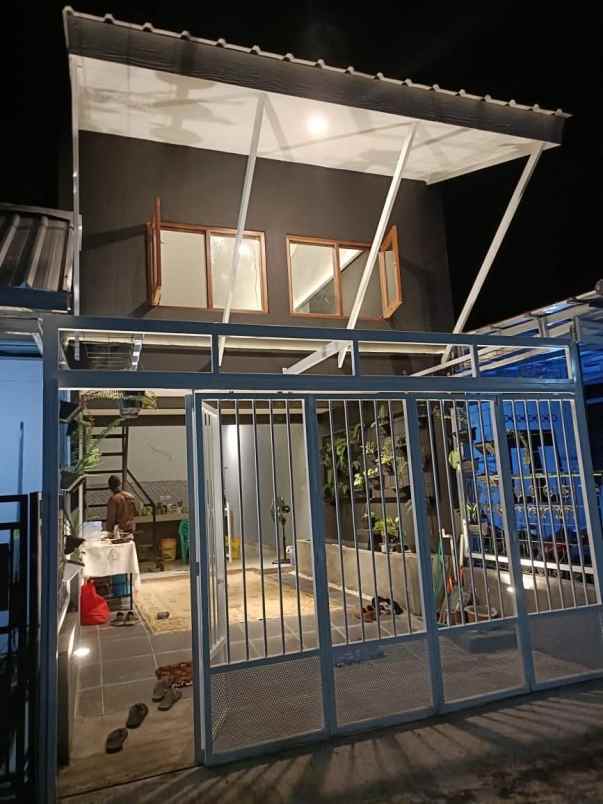 dijual rumah 1 km kampus upn