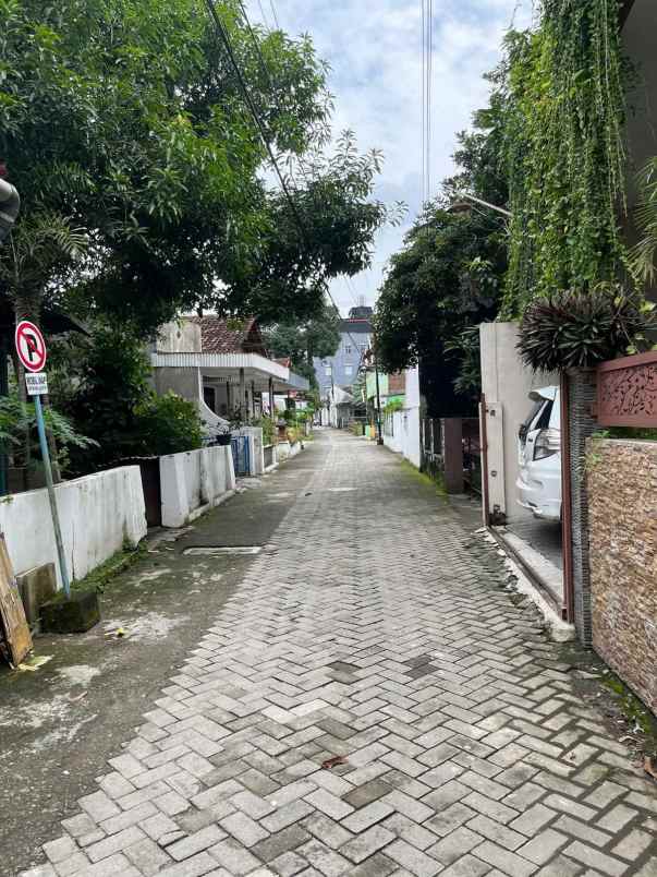 dijual rumah 1 km kampus upn