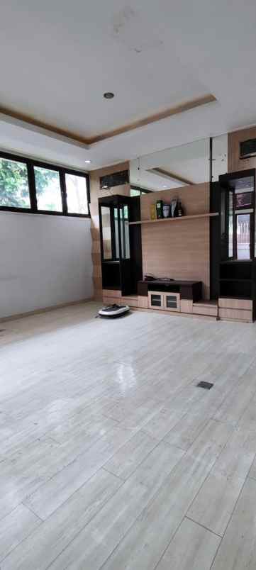 dijual rumah 2 5 lantai split level gading park view