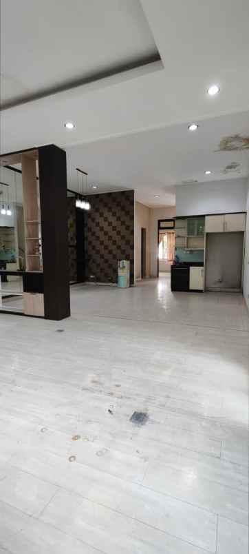 dijual rumah 2 5 lantai split level gading park view