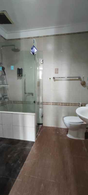 dijual rumah 2 5 lantai split level gading park view