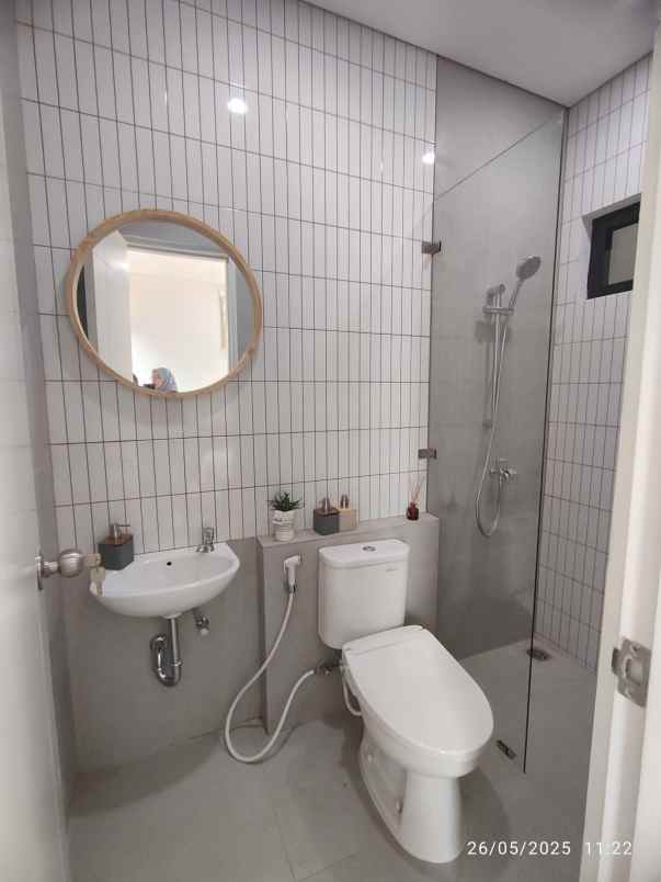 dijual rumah 2 lantai limo depok