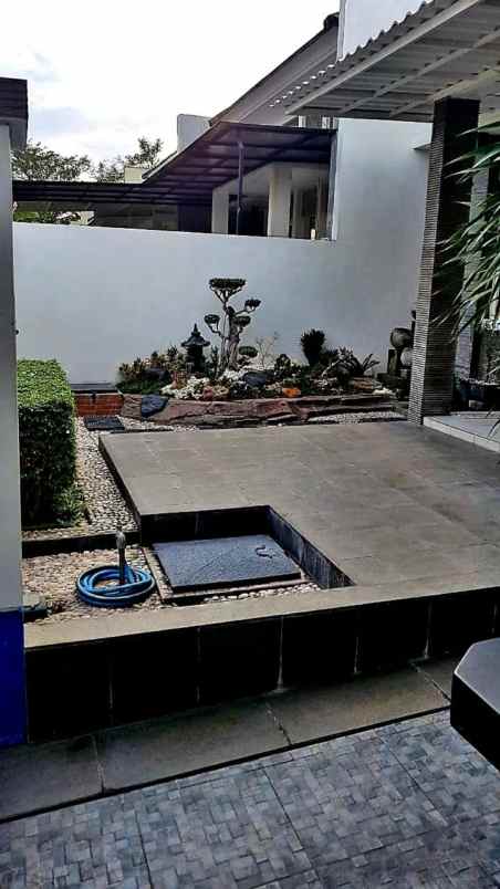 dijual rumah alam galaxy sambikerep