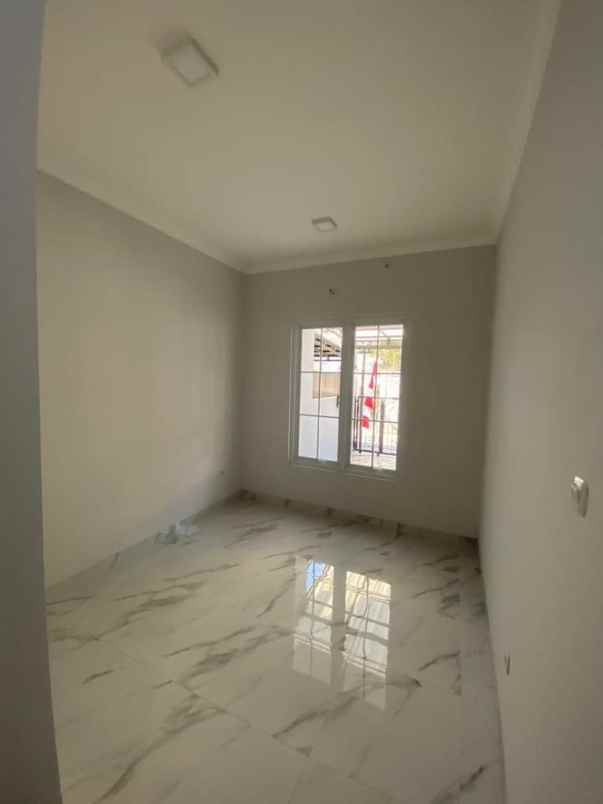 dijual rumah antapani