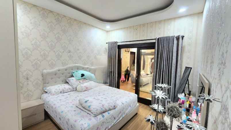 dijual rumah arcamanik endah