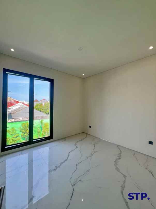 dijual rumah babatan pantai