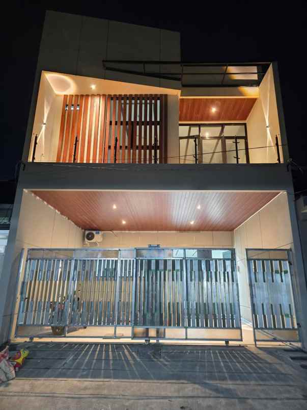 dijual rumah babatan pantai