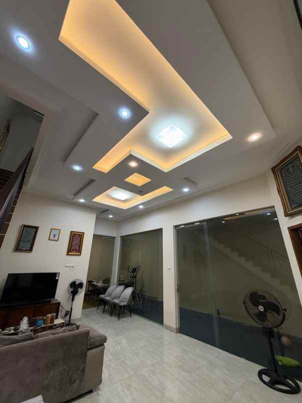 dijual rumah baing kampung tengah condet jakarta timur