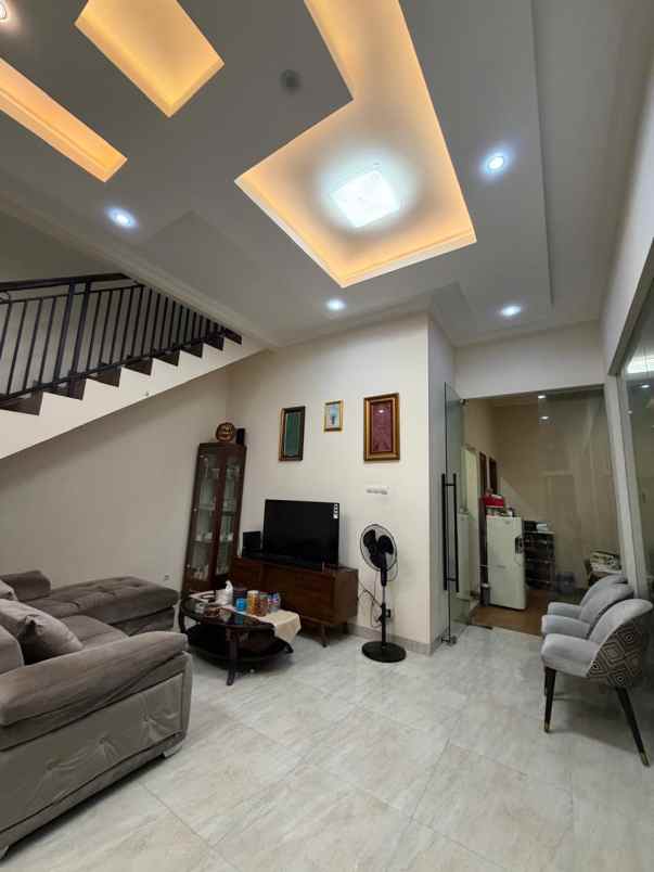 dijual rumah baing kampung tengah condet jakarta timur