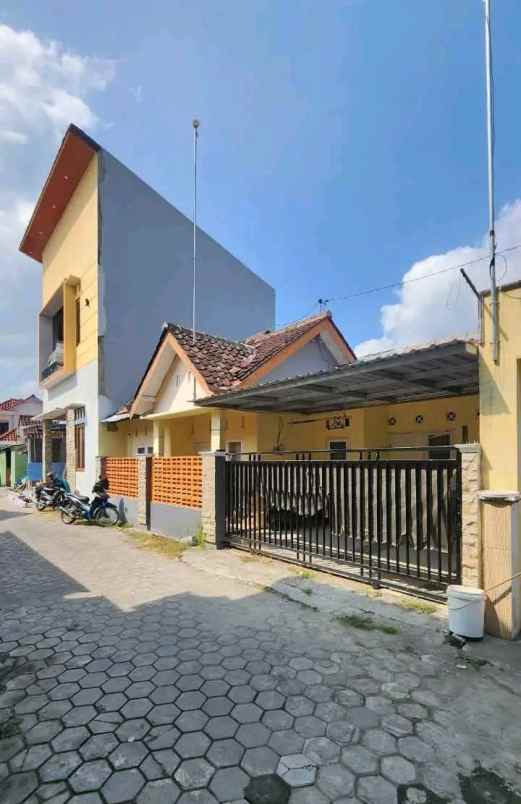 dijual rumah balong waterpark