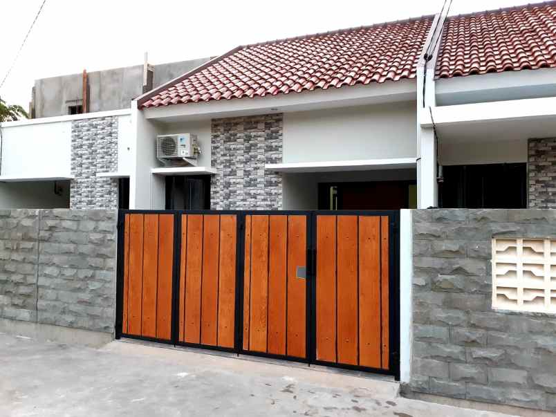 dijual rumah bambu apus