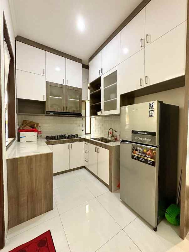 dijual rumah bambu apus cipayung