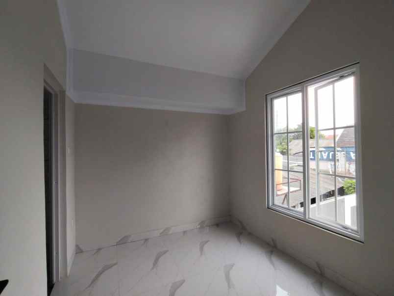 dijual rumah bambu apus pamulang