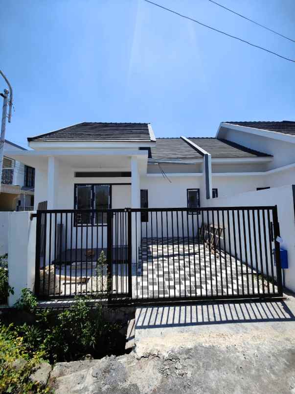dijual rumah baru siap huni lokasi sawojajar 1 malang