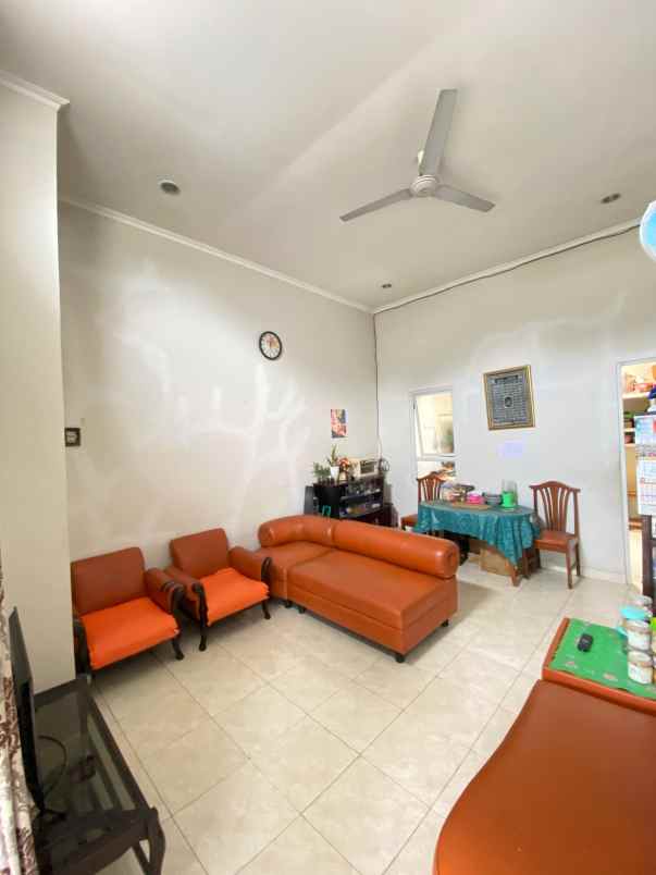 dijual rumah binong