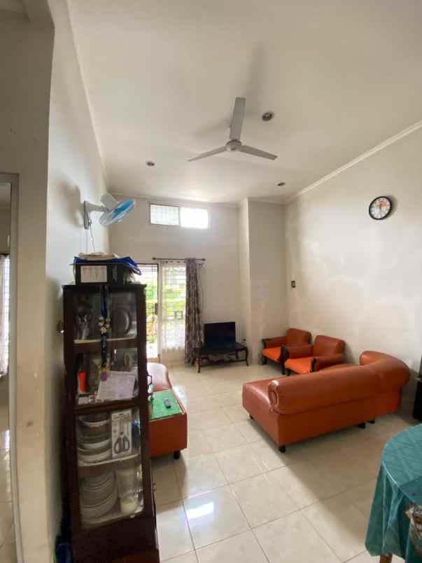 dijual rumah binong