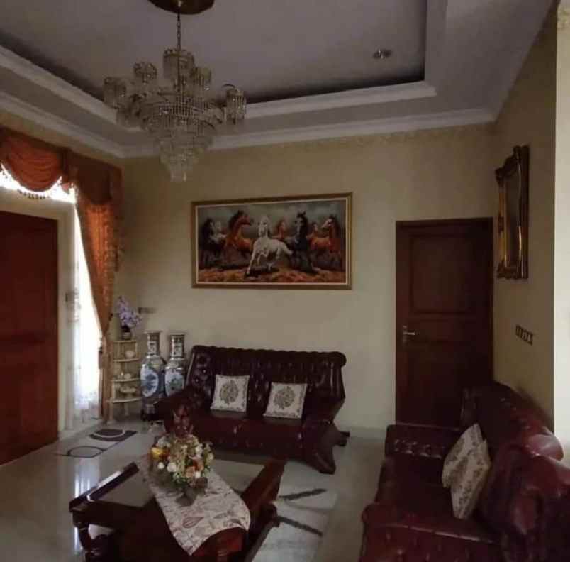 dijual rumah bsb