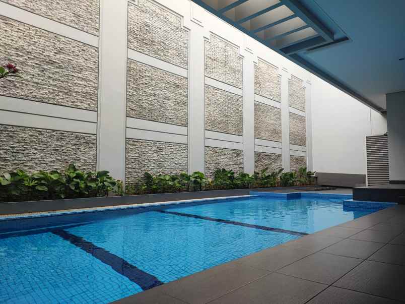 dijual rumah bukit gading villa
