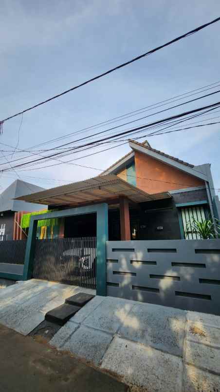 dijual rumah cantik di daerah pondok gede