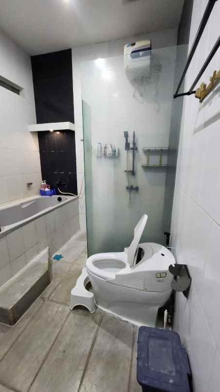 dijual rumah cantik di daerah pondok gede