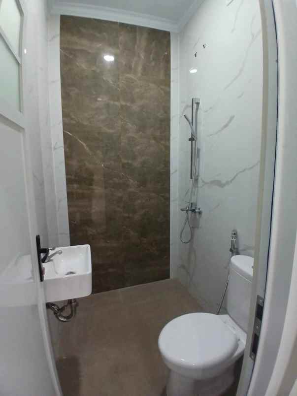 dijual rumah ciganjur