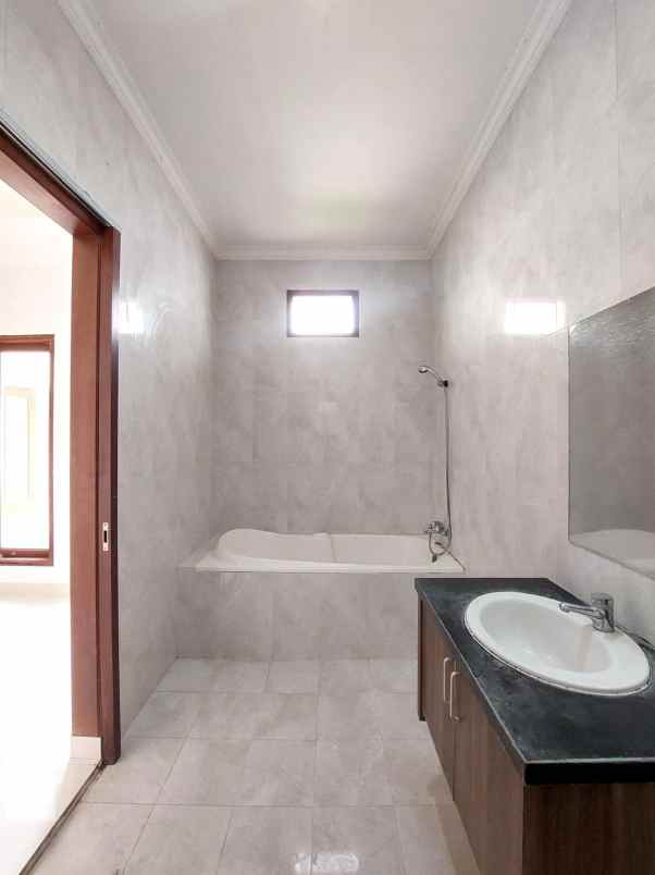 dijual rumah cilandak timur