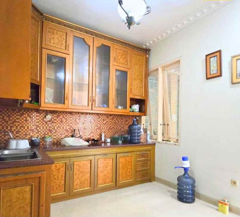 dijual rumah cinere depok jawa barat