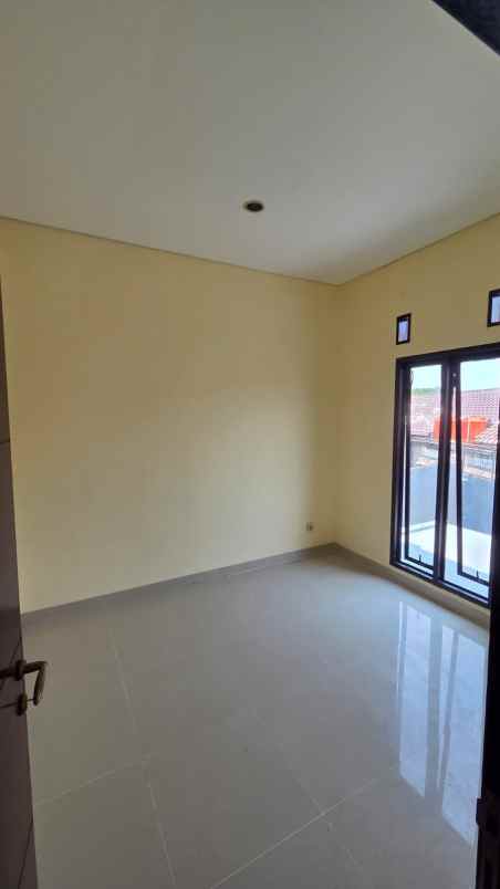 dijual rumah ciputat