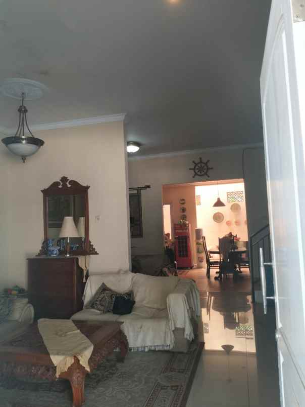 dijual rumah ciracas