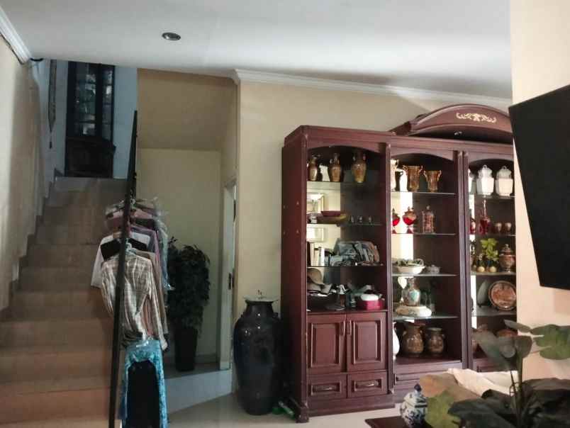 dijual rumah ciracas