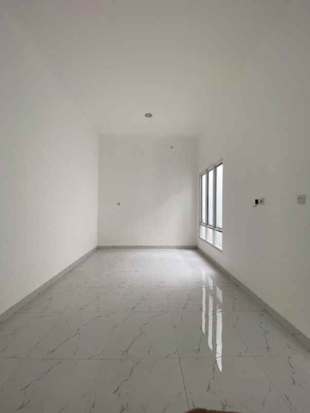 dijual rumah ciracas