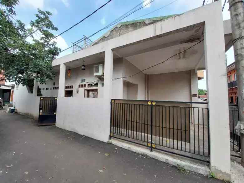 dijual rumah cirendeu