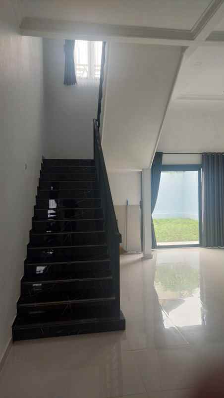 dijual rumah cisaroni bandung