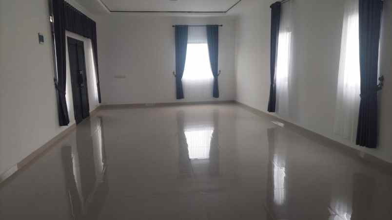 dijual rumah cisaroni bandung