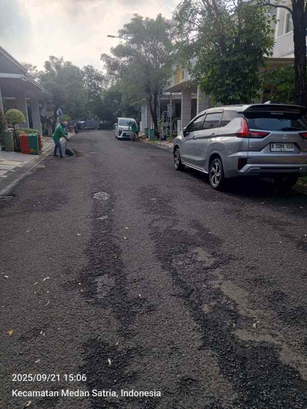 dijual rumah cluster burgundy